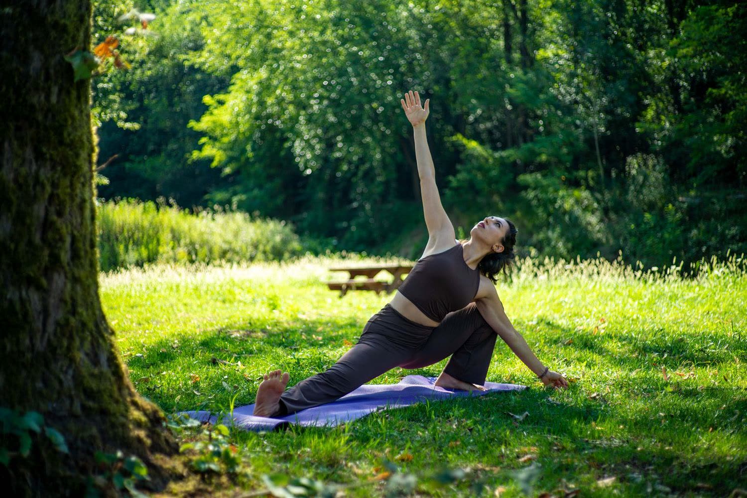 Pratica di Vinyasa Yoga a Mompiano, Brescia